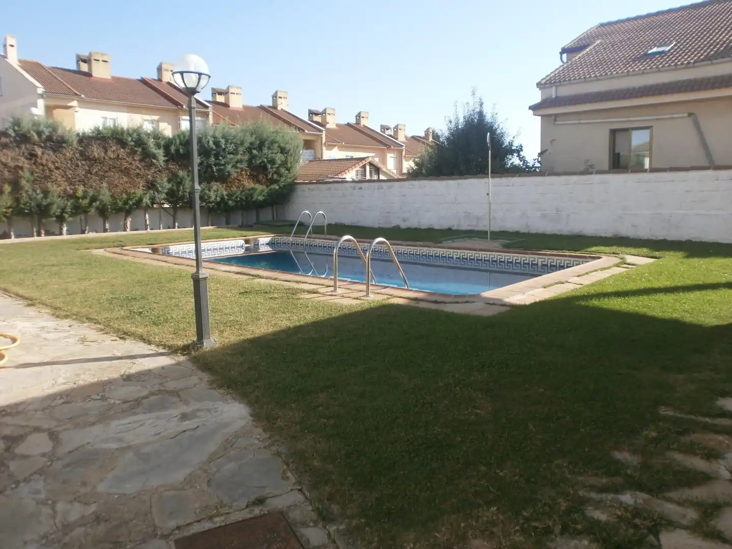 Piscina de Casa o xalet en venda en La Lastrilla  amb Calefacció, Jardí privat i Terrassa