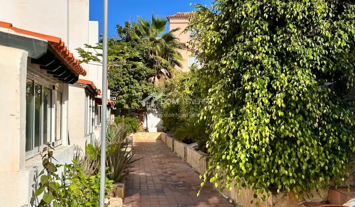Houses for sale in Puerto de Santiago
