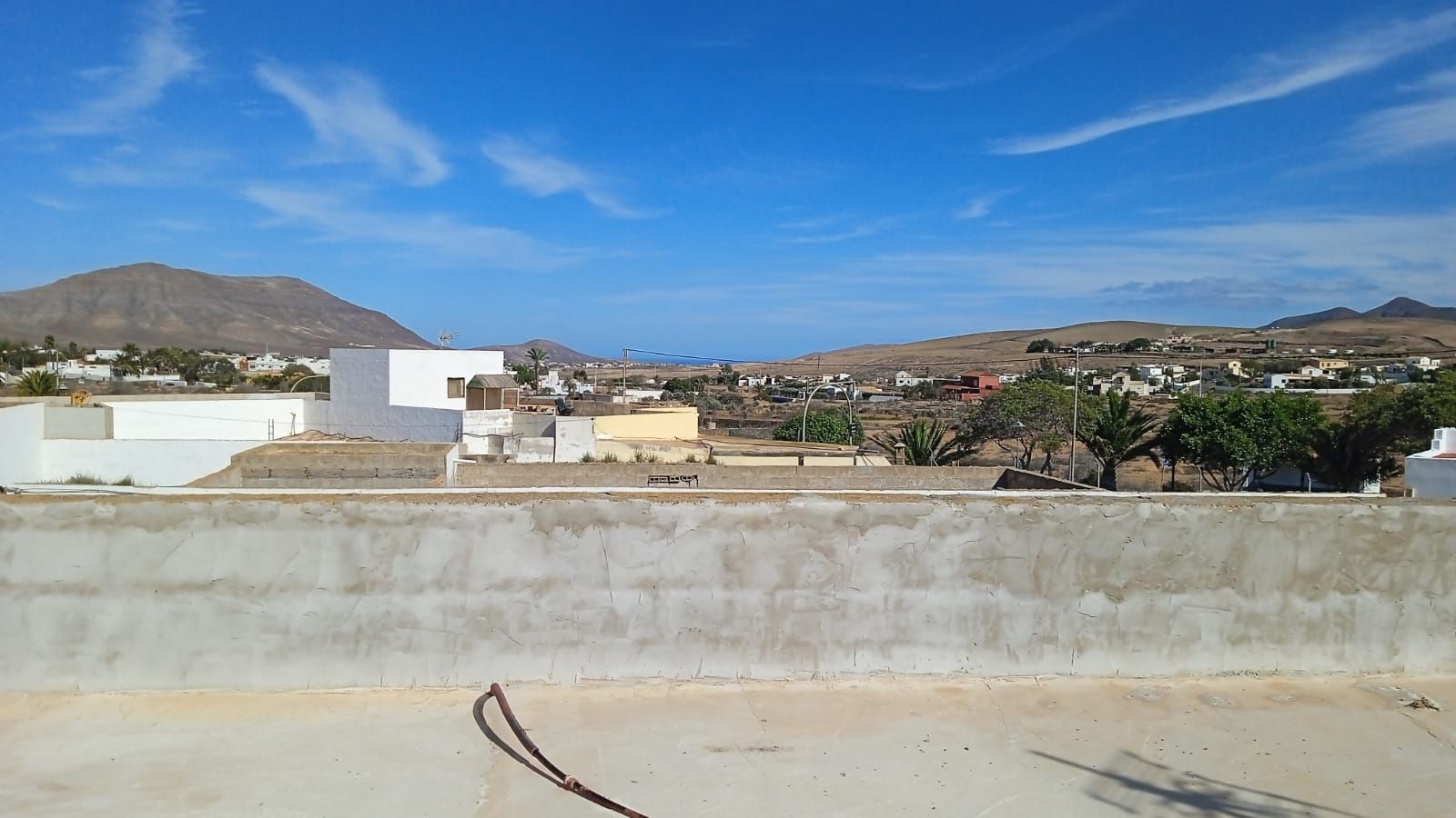 Vista exterior de Casa o xalet en venda en Puerto del Rosario amb Jardí privat, Terrassa i Moblat