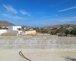 Vista exterior de Casa o xalet en venda en Puerto del Rosario amb Jardí privat, Terrassa i Moblat