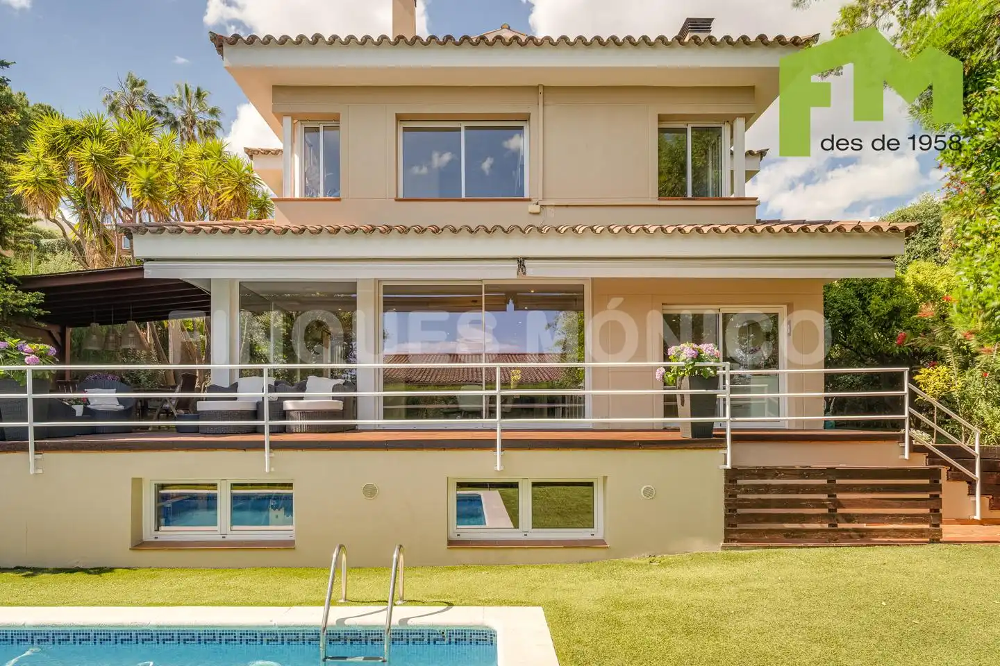 Vista exterior de Casa o xalet en venda en Teià amb Aire condicionat, Calefacció i Jardí privat