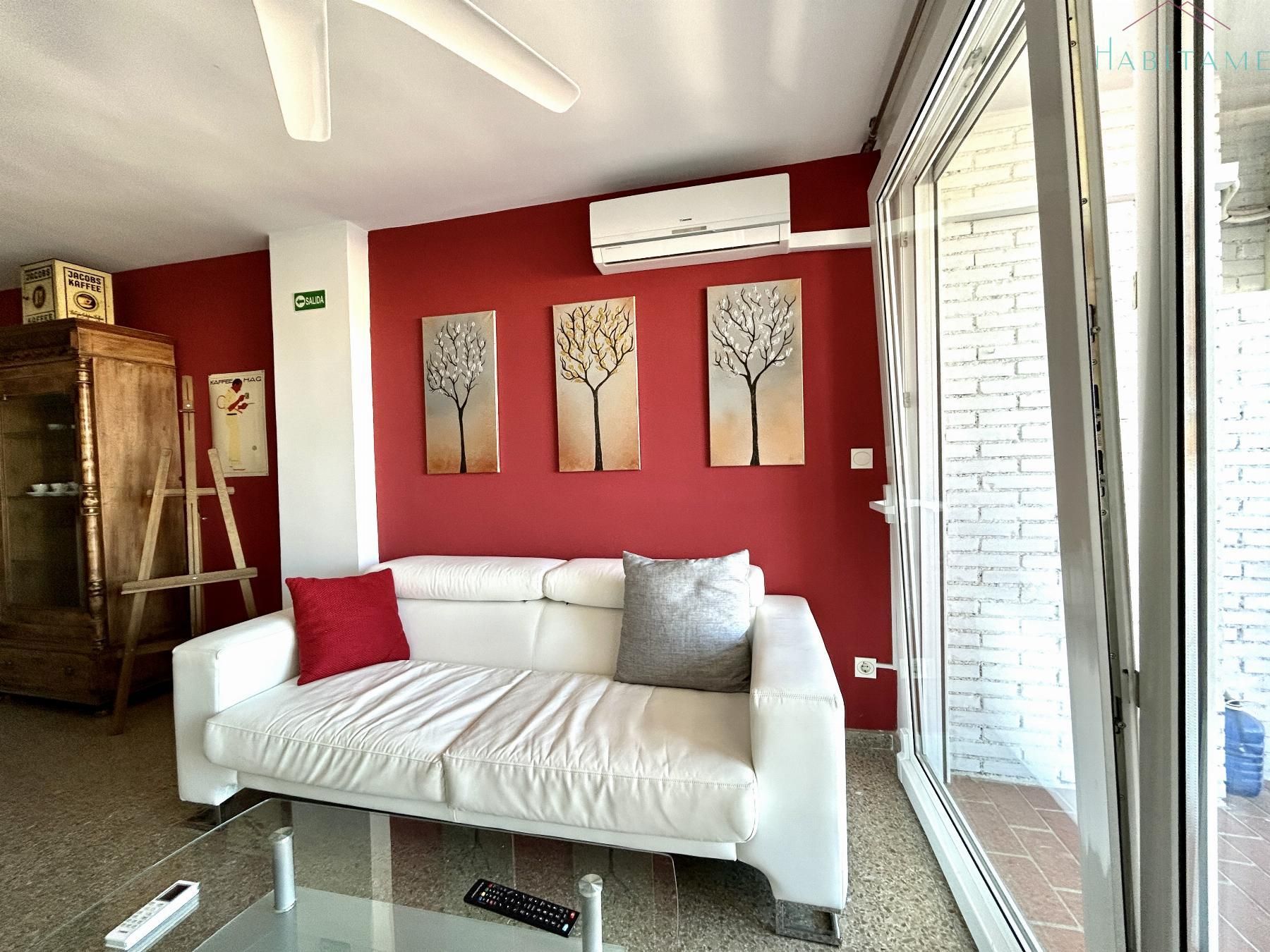 Living room of Flat to rent in  Granada Capital  with Air Conditioner, Heating and Terrace