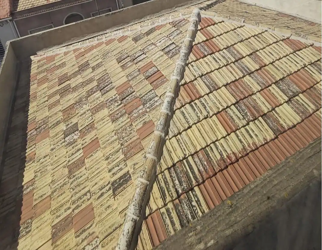 Vista exterior de Casa o xalet en venda en Elda amb Terrassa i Traster