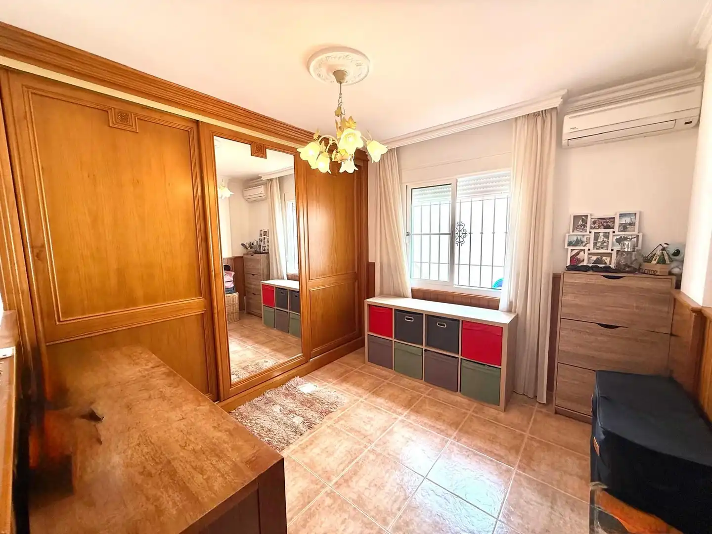 Habitación de Casa adosada en venta en Frigiliana con Aire acondicionado, Jardín privado y Trastero