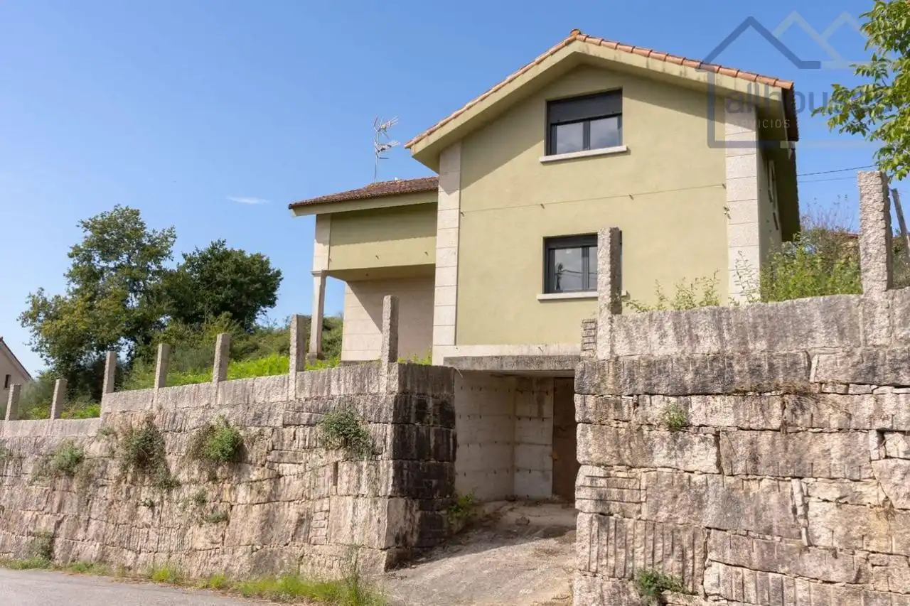 Xalet amb jardí en venda a Tomiño