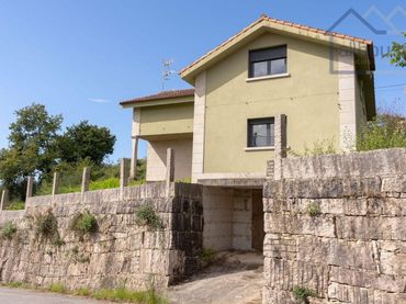 Detached house with garden for sale in Tomiño