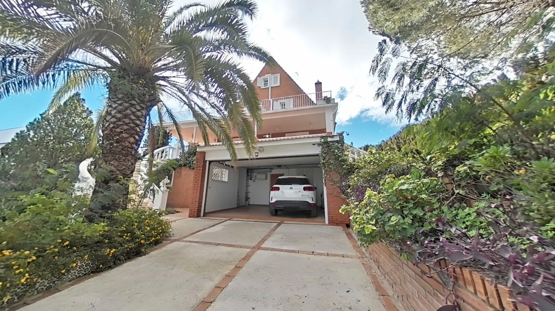 Vista exterior de Casa o xalet en venda en Alhaurín de la Torre amb Aire condicionat, Calefacció i Jardí privat