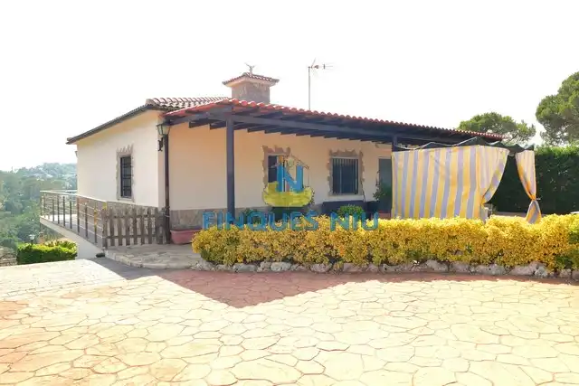 Vista exterior de Casa o xalet en venda en Lloret de Mar amb Calefacció, Jardí privat i Piscina