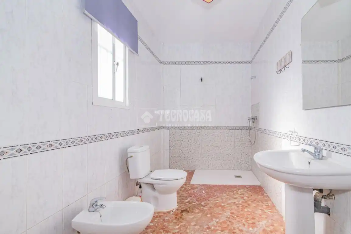 Badezimmer von Country house zum Verkauf in Lucena mit Klimaanlage