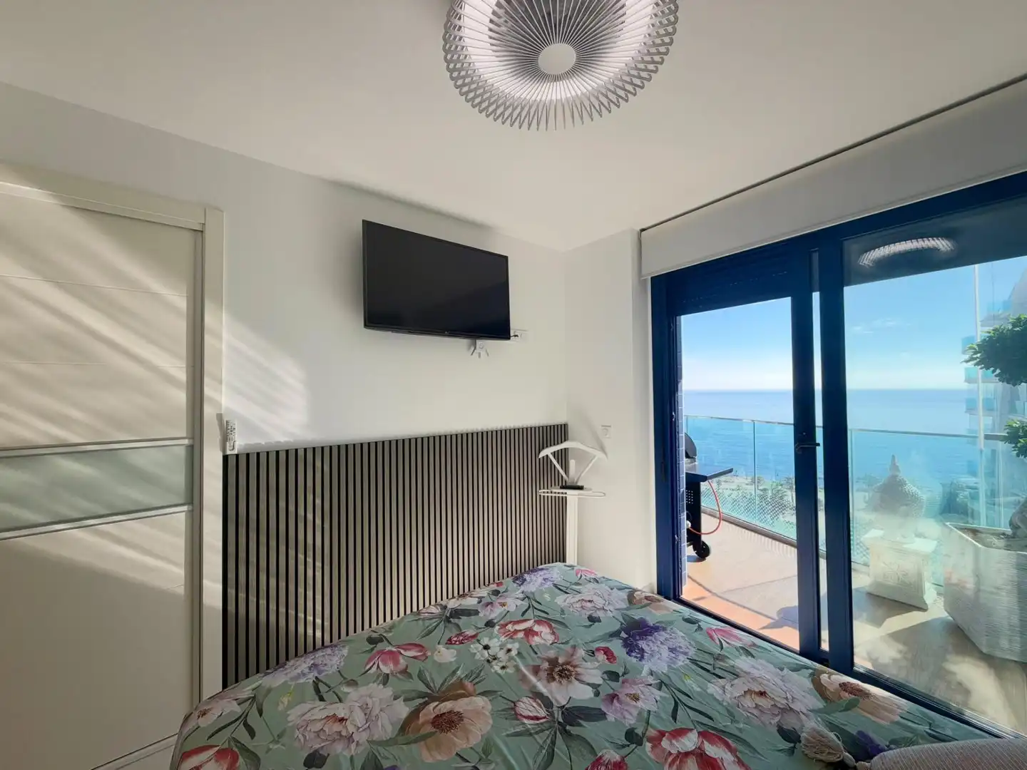 Habitación de Apartamento en venta en Torrevieja con Aire acondicionado, Calefacción y Terraza