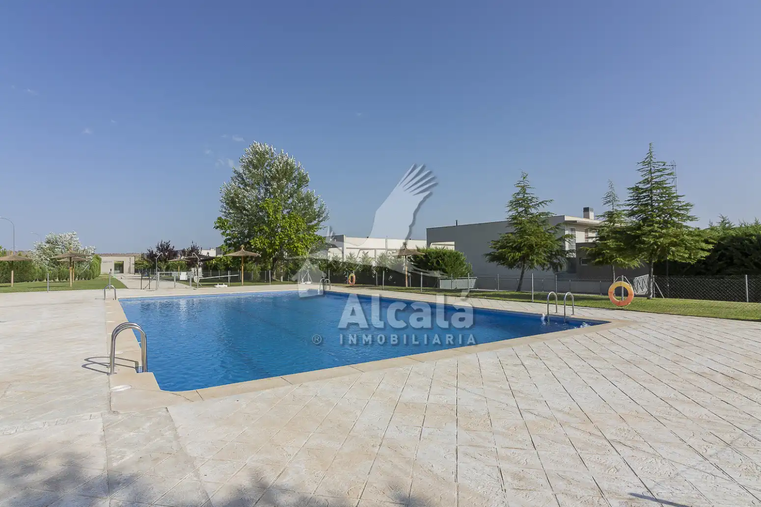 Swimming pool of Flat for sale in Loeches  with Air Conditioner, Heating and Private garden