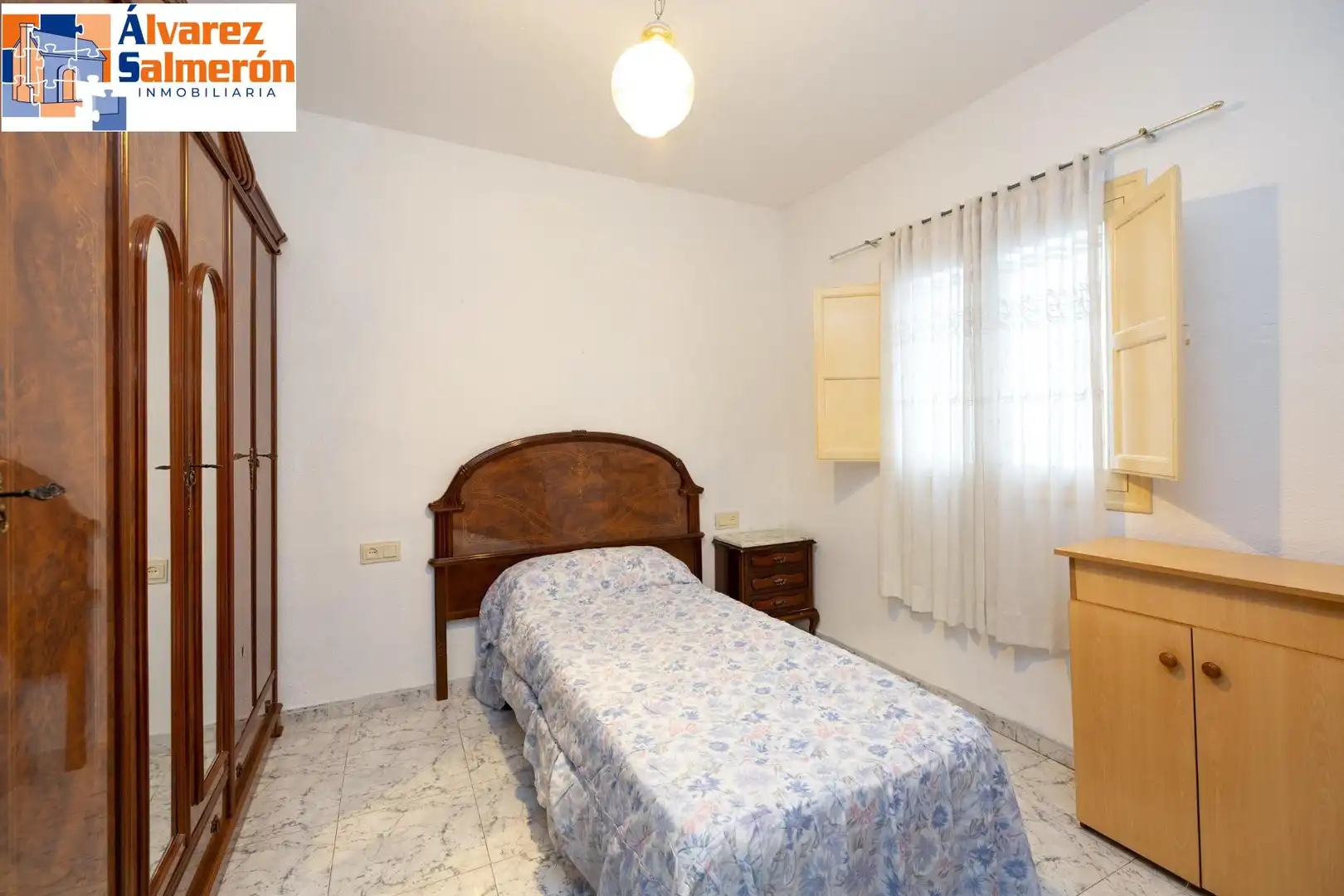 Dormitori de Pis en venda en Granada amb Aire condicionat, Moblat i Balcó