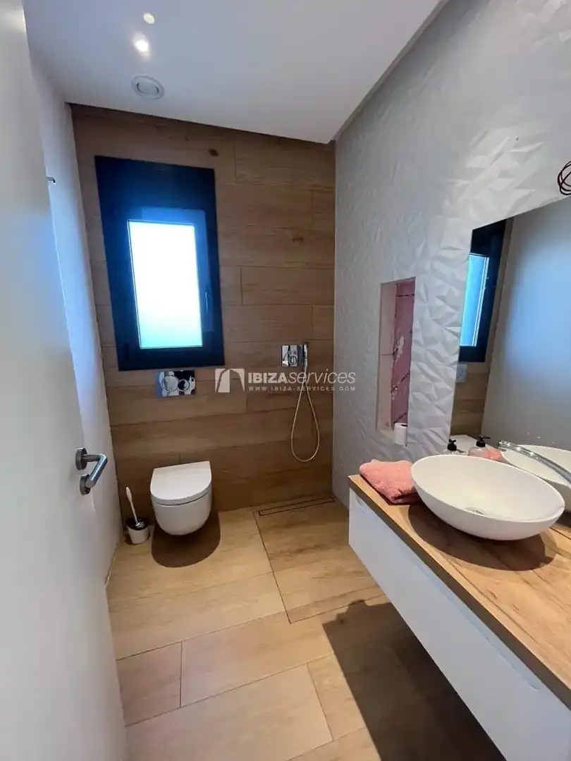 Bany de Casa o xalet en venda en Santa Eulària des Riu amb Aire condicionat, Jardí privat i Piscina