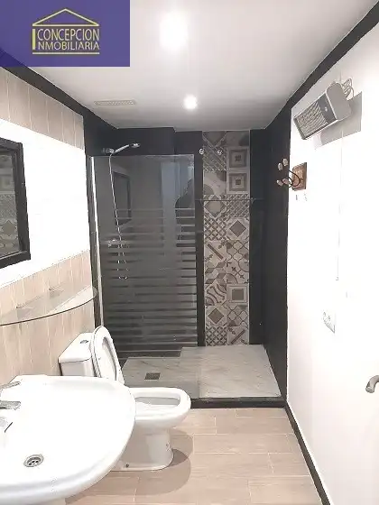 Baño de Dúplex de alquiler en Córdoba con Aire acondicionado, Calefacción y Parquet