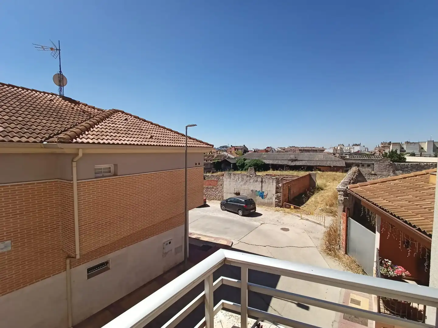 Vista exterior de Pis en venda en Íscar amb Calefacció, Parquet i Terrassa