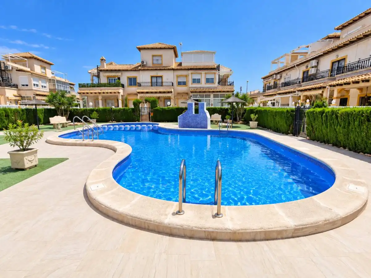 Bungalow with pool for sale in Av. de California, imagen 24