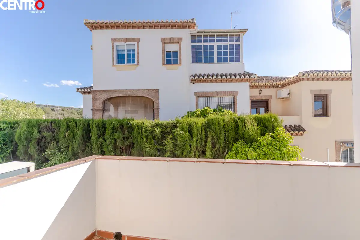 Vista exterior de Casa o chalet en venta en La Zubia con Aire acondicionado, Calefacción y Jardín privado