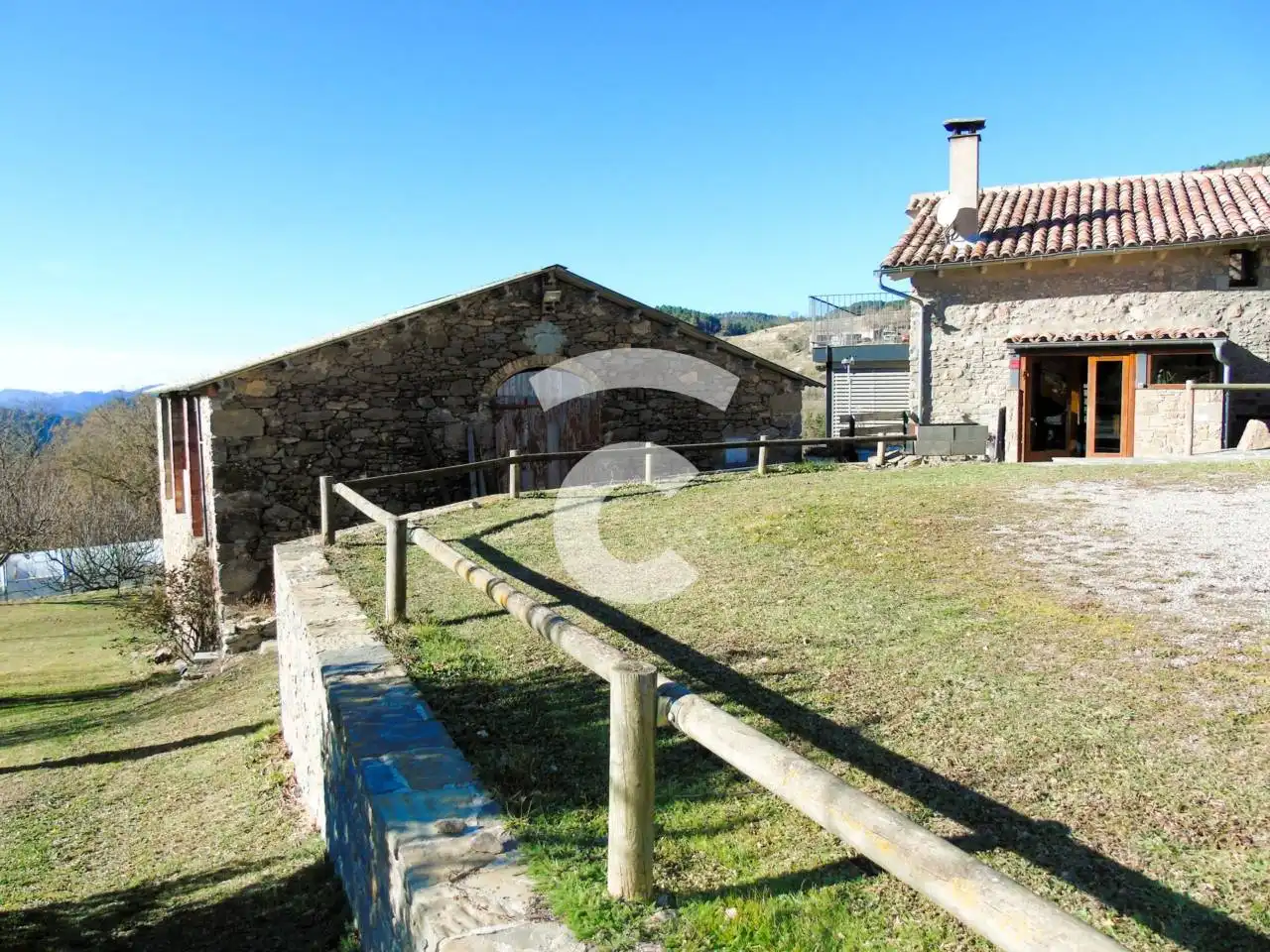 Vista exterior de Finca rústica en venda en Les Llosses amb Calefacció, Jardí privat i Parquet