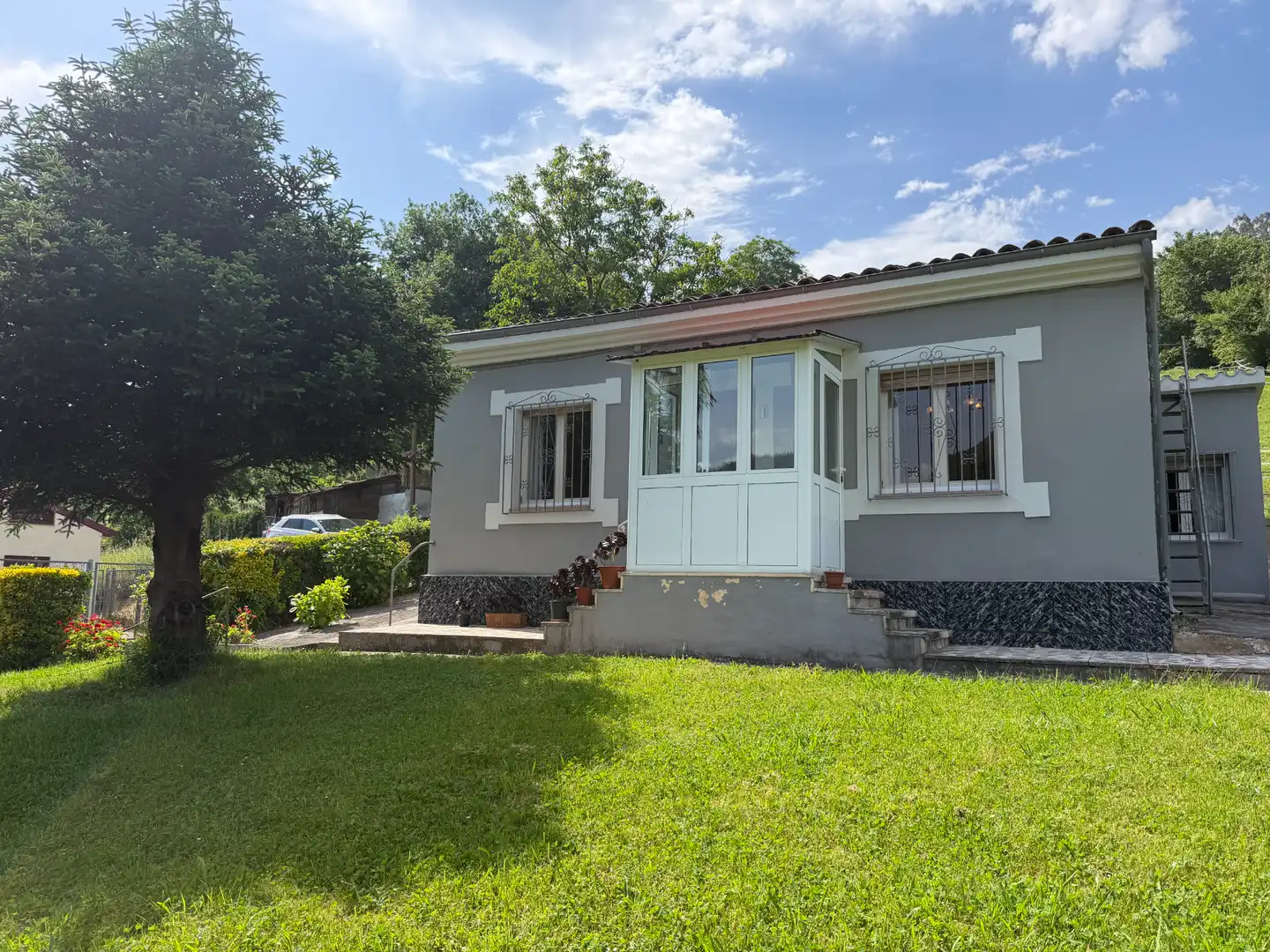 Vista exterior de Casa o chalet en venta en Oviedo  con Calefacción y Jardín privado