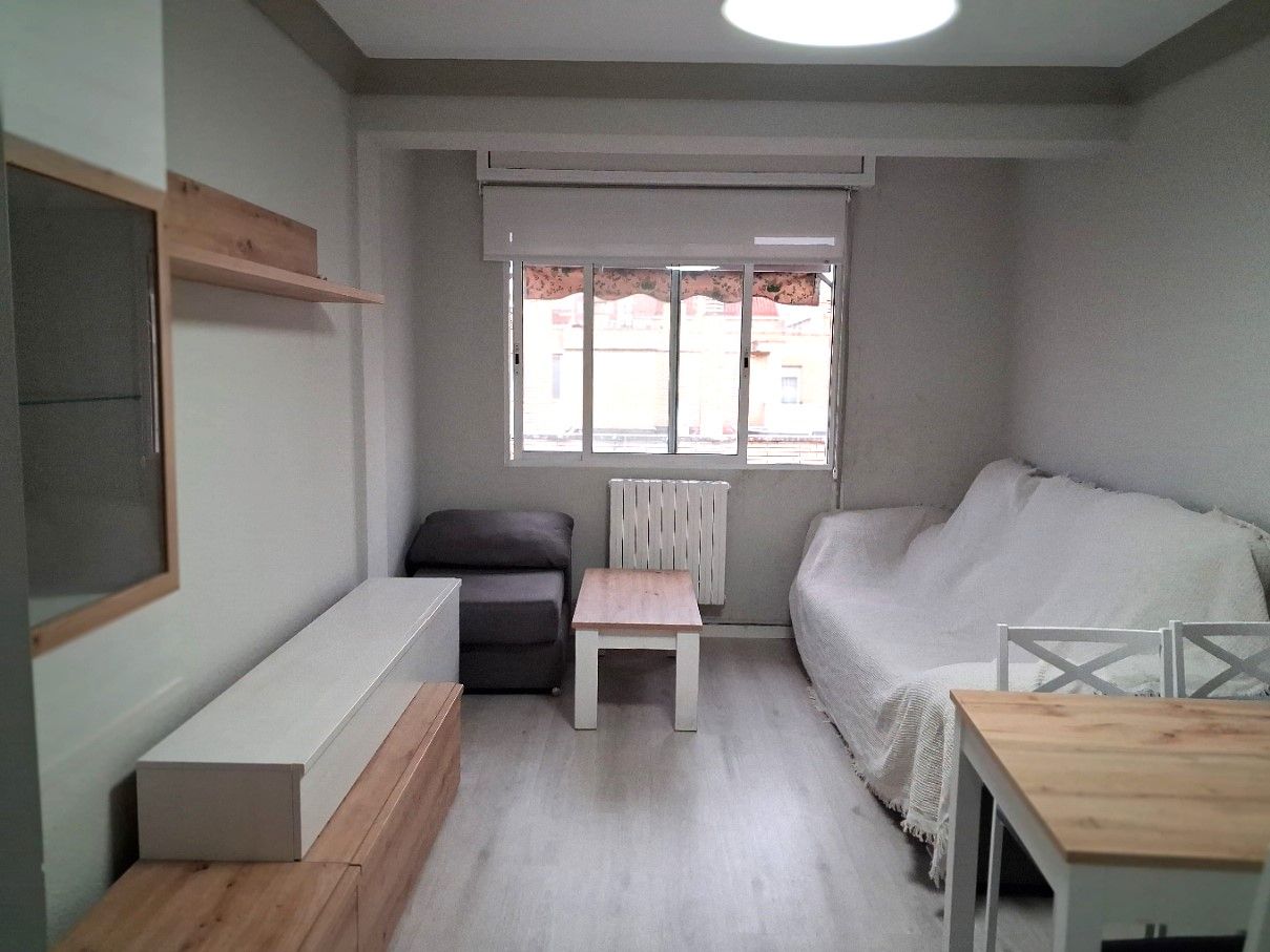 Dormitori de Pis de lloguer en  Zaragoza Capital amb Calefacció, Parquet i Terrassa