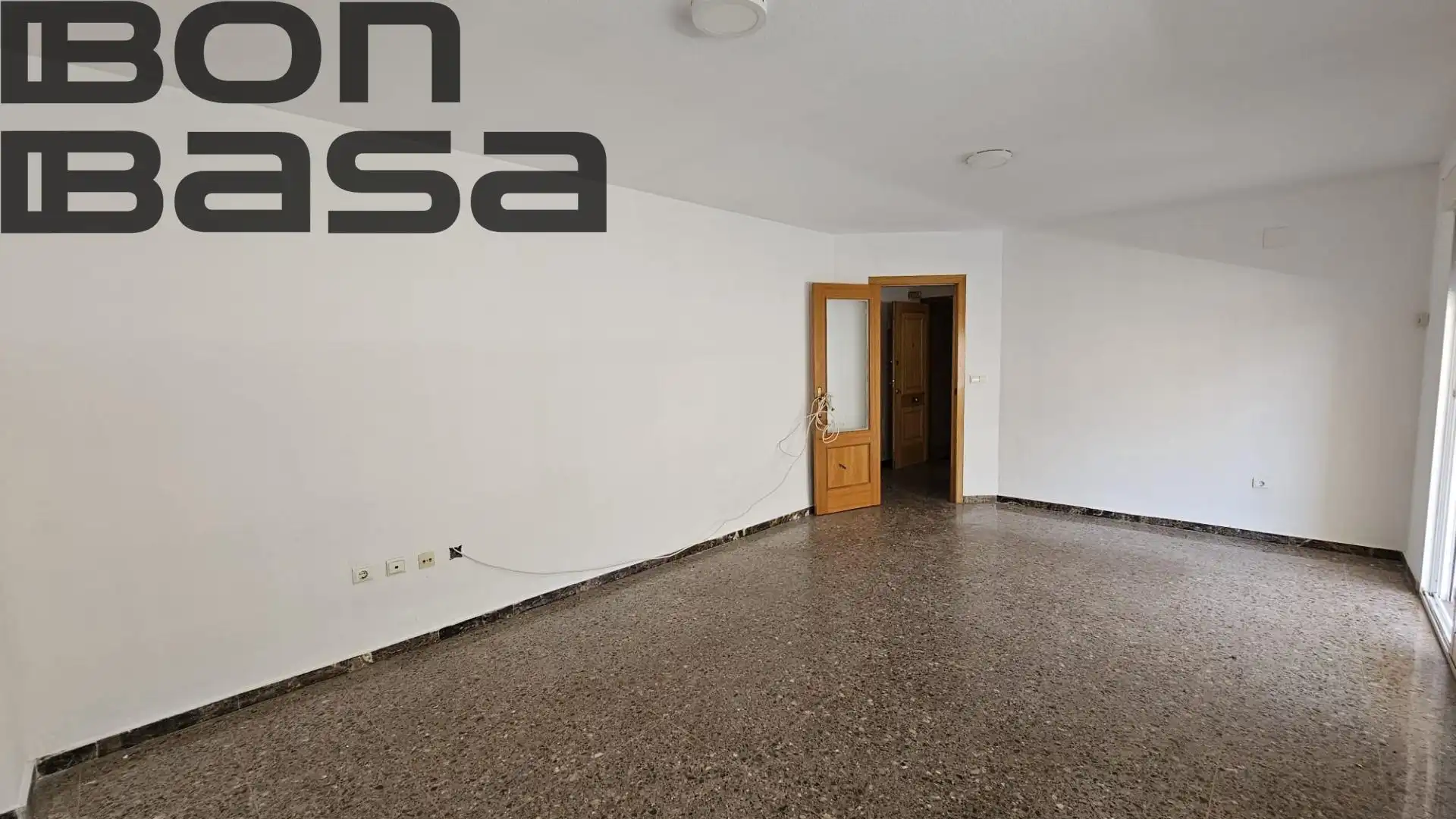 Piso en venta en Alicante / Alacant con Aire acondicionado, Jardín privado y Balcón