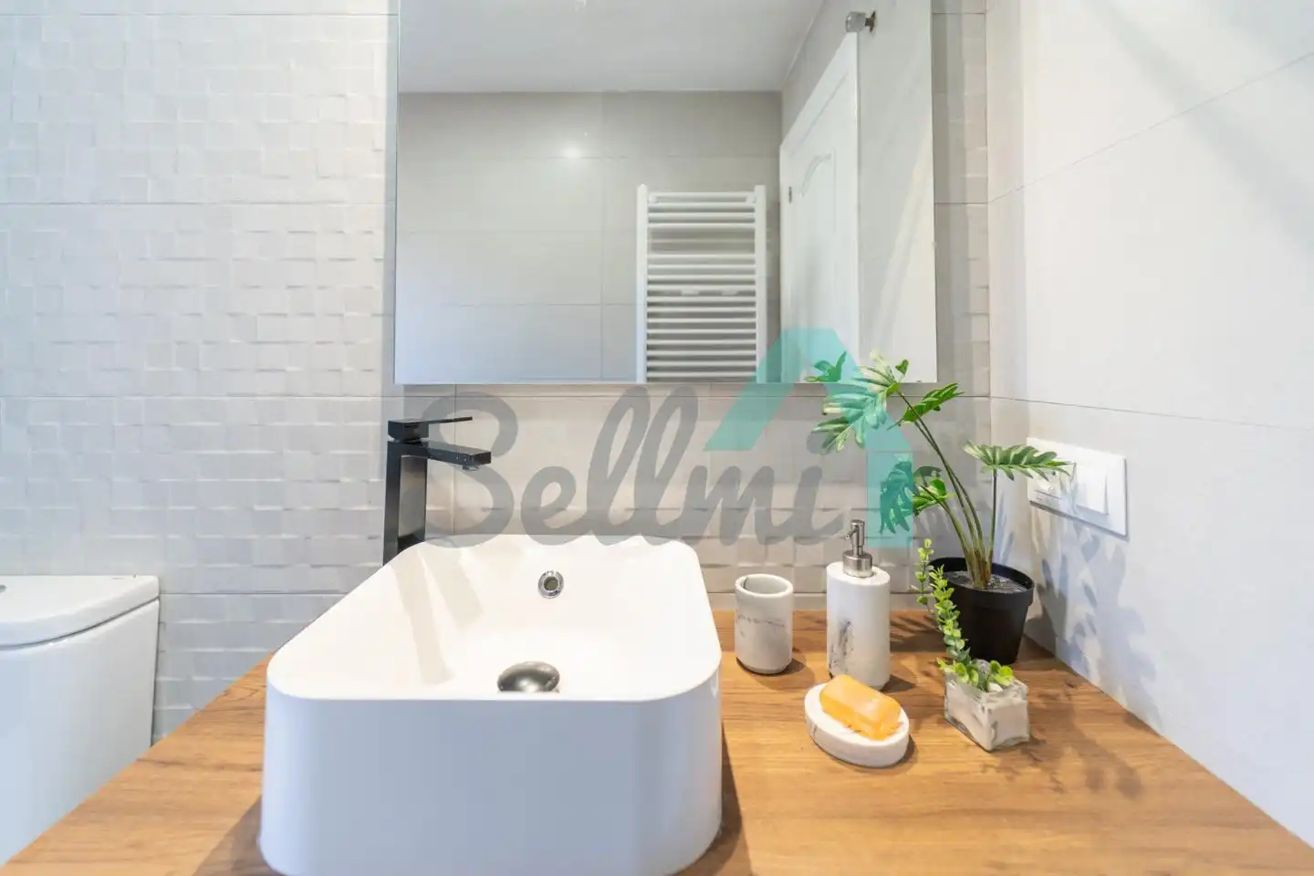 Baño de Ático en venta en Oviedo  con Calefacción, Parquet y Terraza
