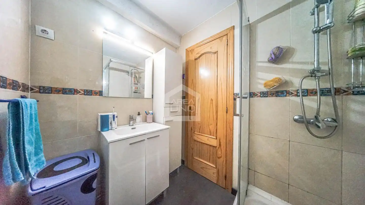 Baño de Piso en venta en Alcalá de Henares con Aire acondicionado, Calefacción y Terraza
