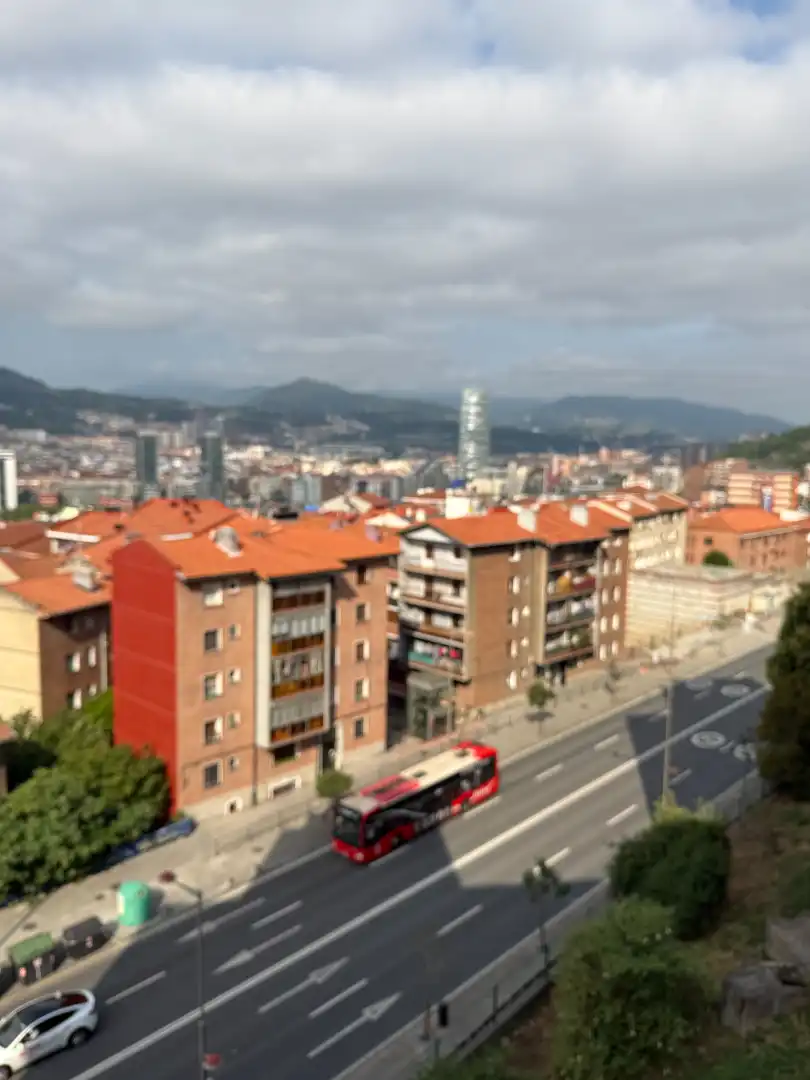 Vista exterior de Pis en venda en Bilbao  amb Calefacció, Moblat i Rentadora