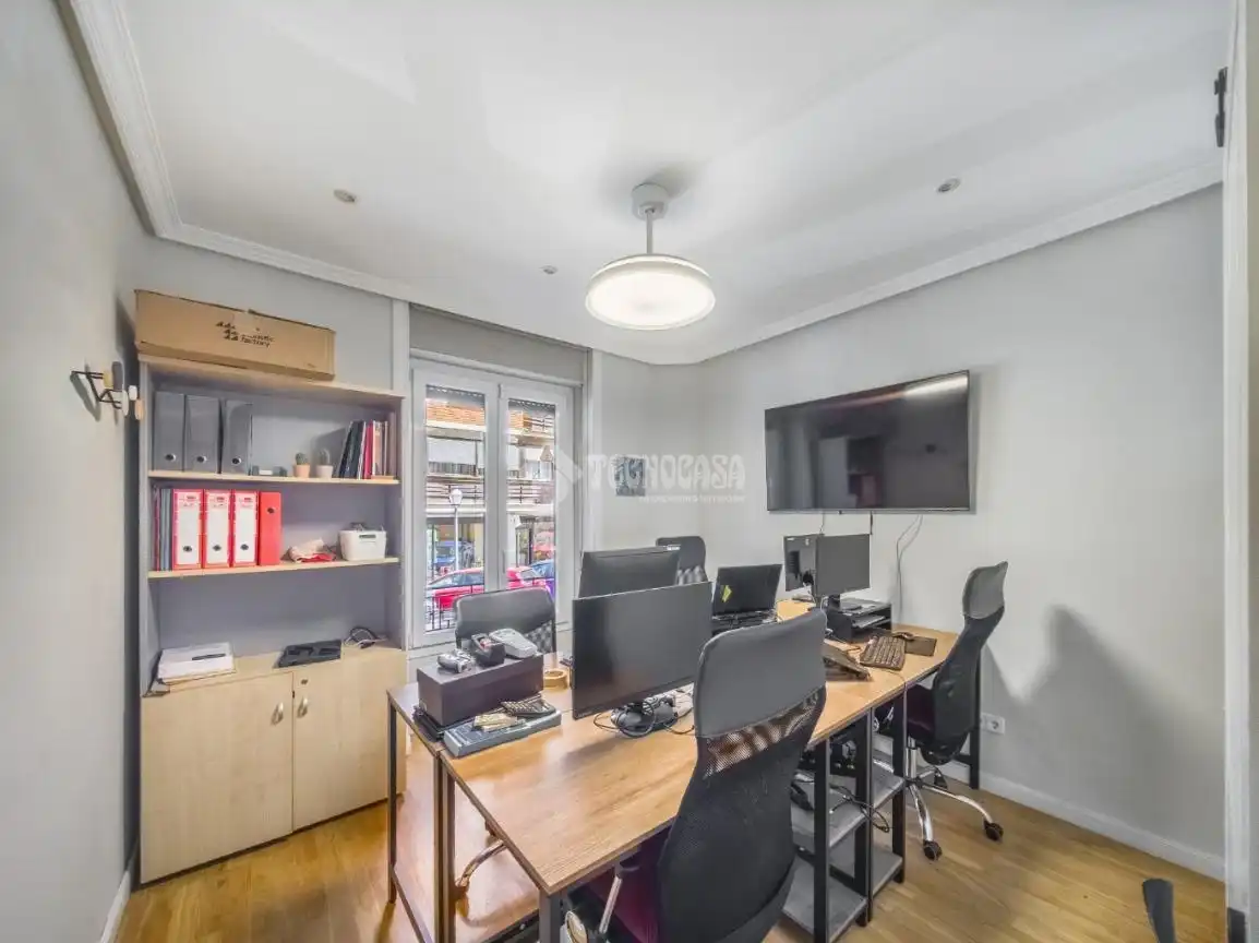 Flat for rent in Madrid  with Air Conditioner and Balcony