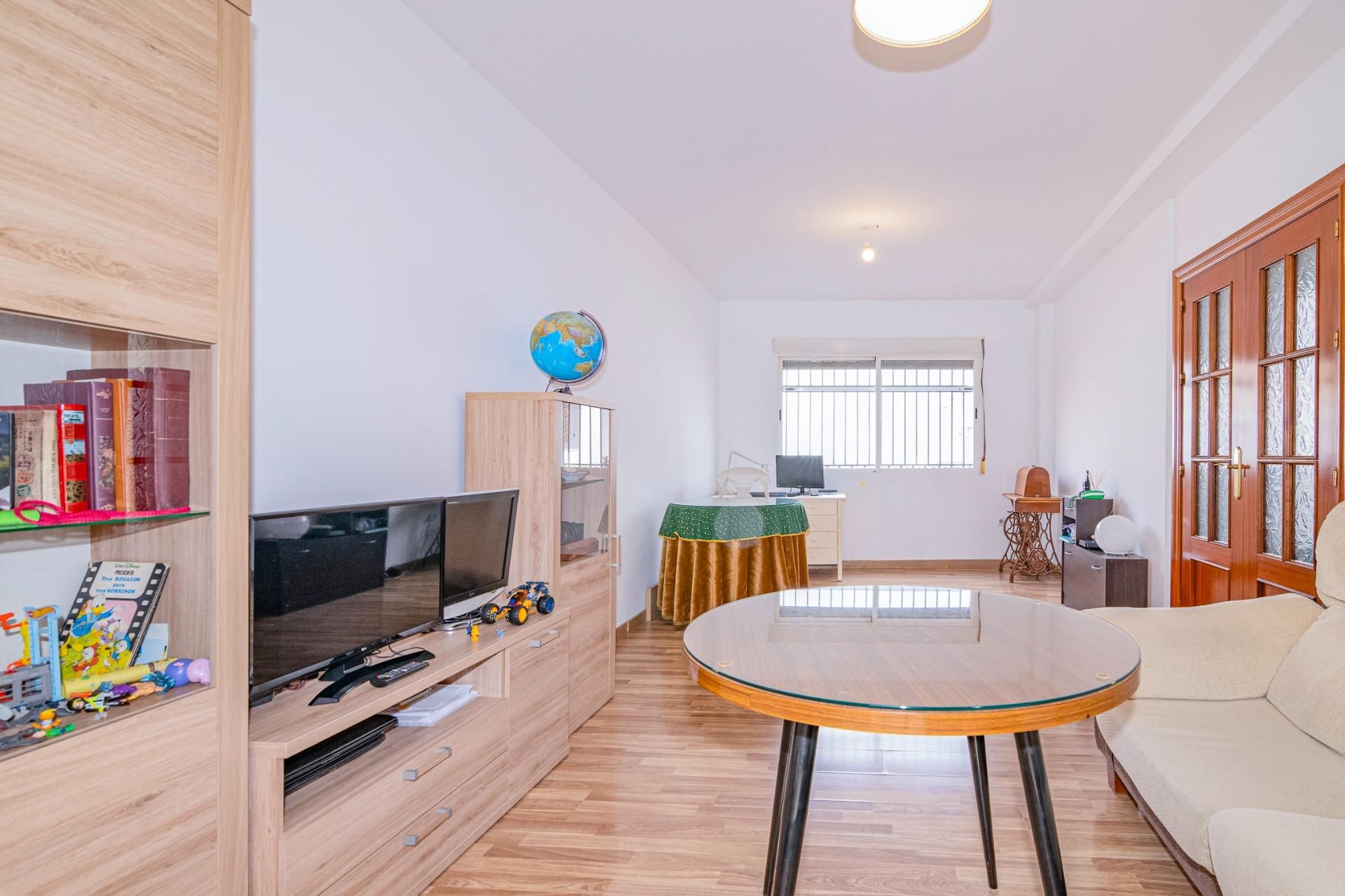 Dormitori de Casa adosada en venda en Güevéjar amb Aire condicionat, Terrassa i Traster