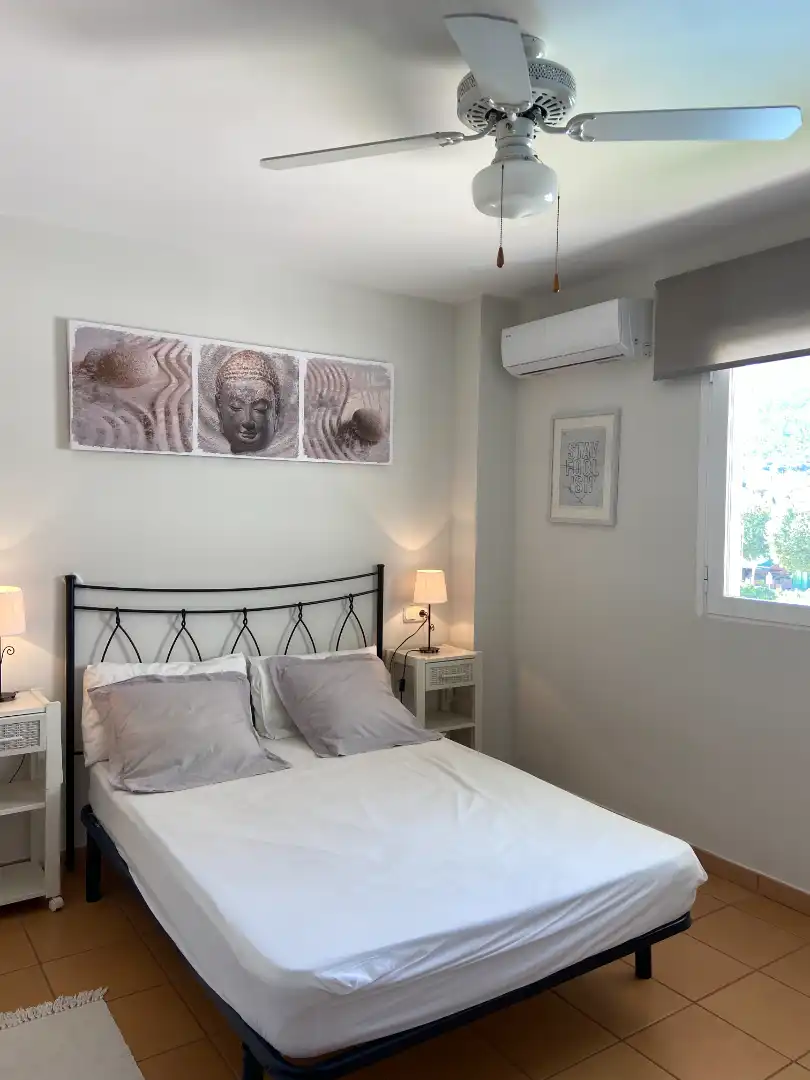 Habitación de Apartamento de alquiler en L'Alfàs del Pi con Aire acondicionado, Calefacción y Terraza