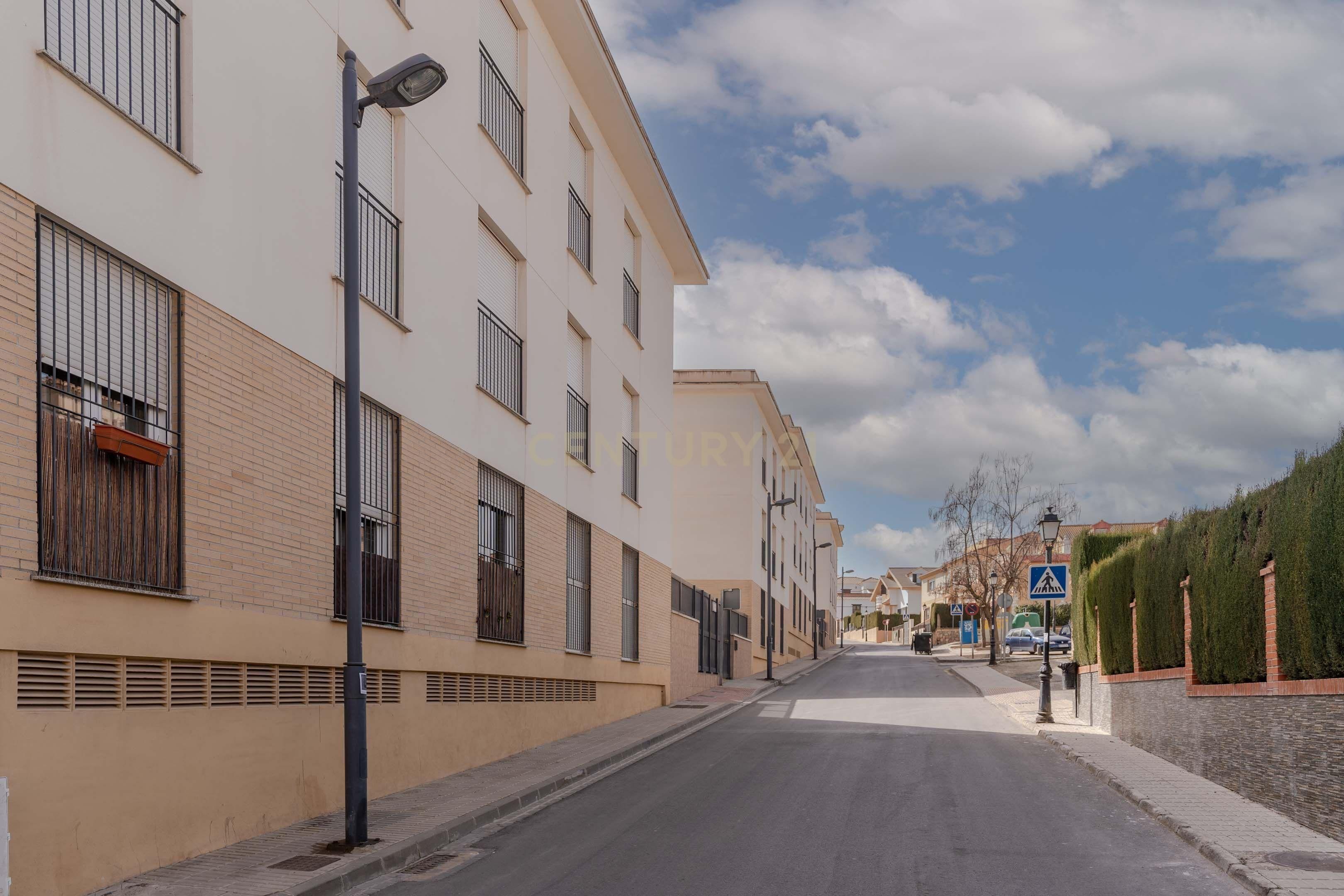 Vista exterior de Pis en venda en Las Gabias amb Piscina comunitària