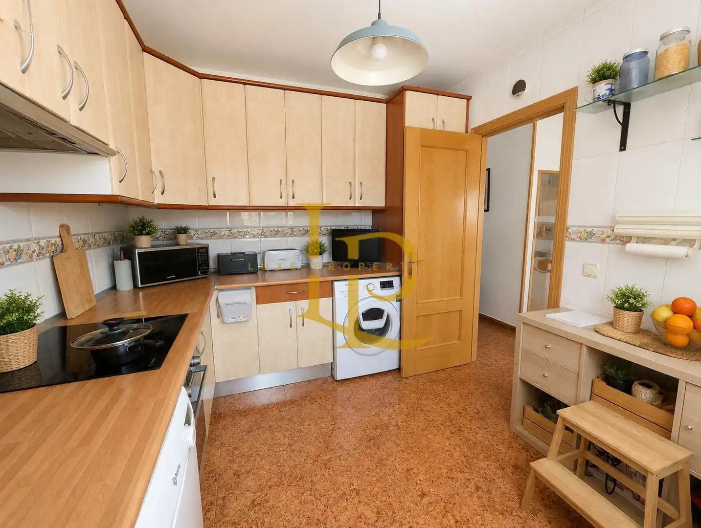 Cuina de Casa o xalet en venda en Galápagos amb Calefacció, Jardí privat i Terrassa