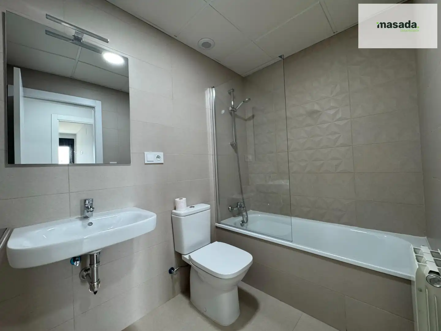 Bathroom of Flat for rent in Granada  with Heating, Terrace and Storage room
