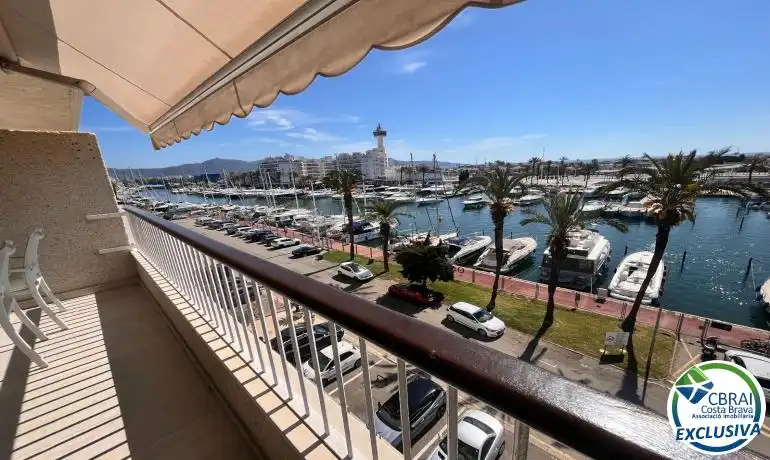 Aparcament de Apartament en venda en Empuriabrava amb Aire condicionat, Calefacció i Moblat