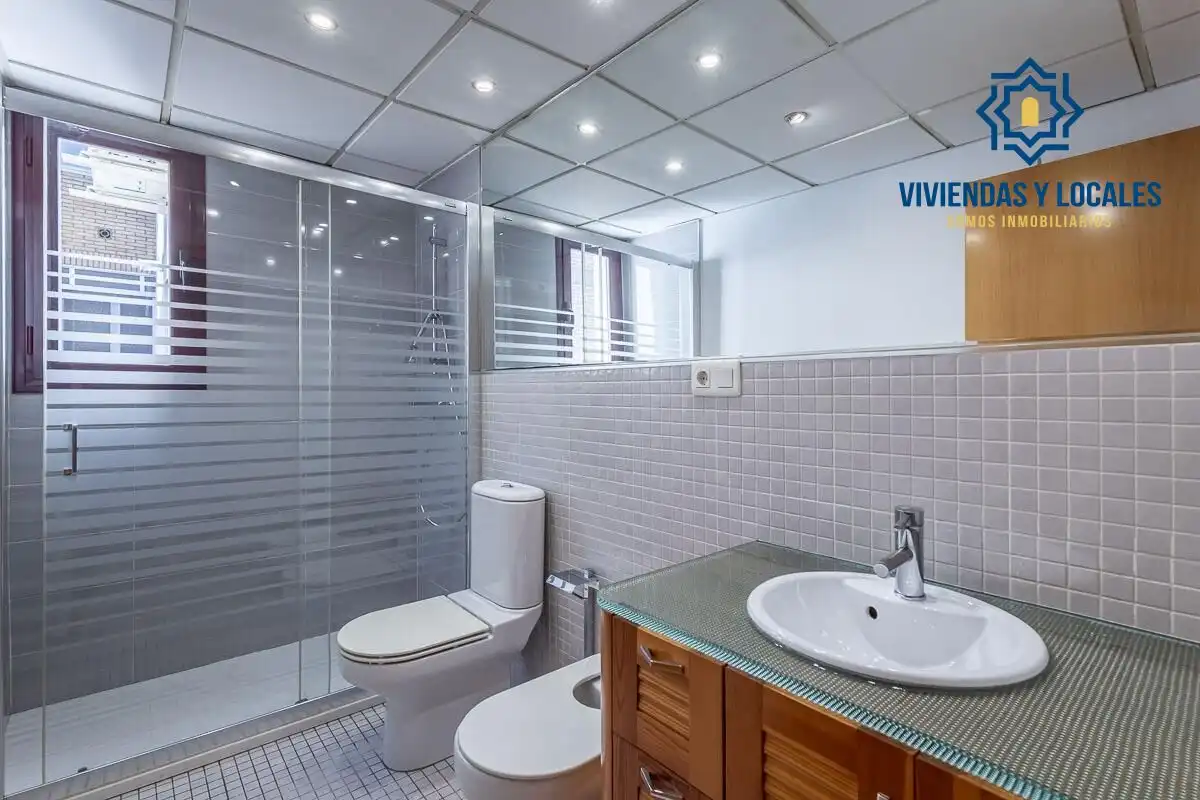 Bathroom of Duplexes for sale in Granada  with Air Conditioner, Heating and Terrace