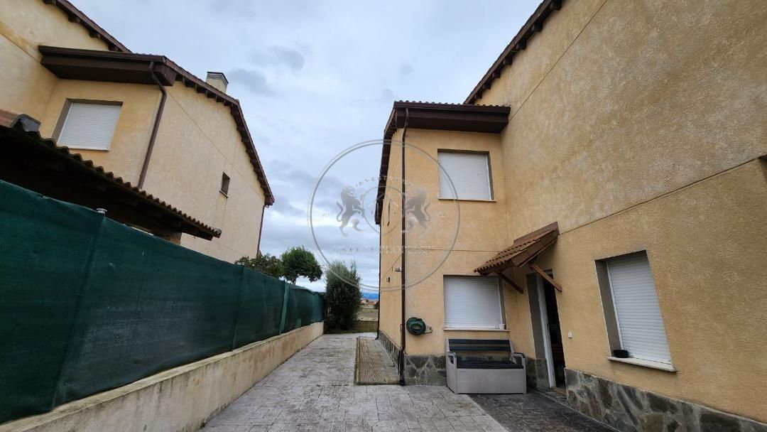 Exterior view of Houses for sale in Hontanares de Eresma  with Heating