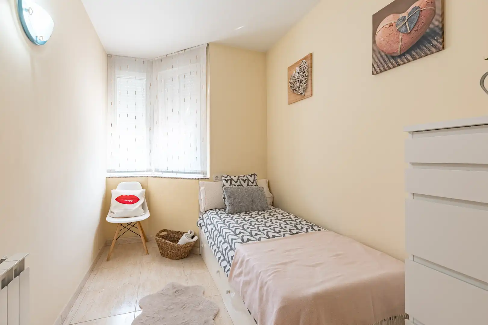 Habitación de Casa adosada en venta en Martorell con Aire acondicionado, Calefacción y Jardín privado