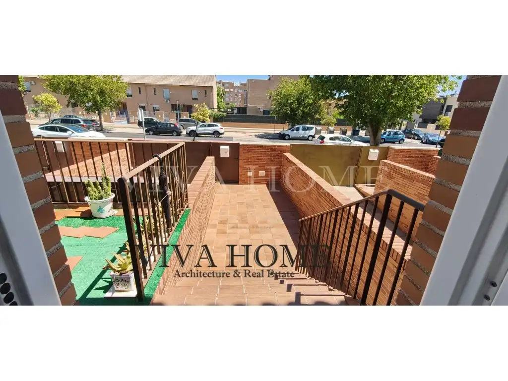 Exterior view of Houses for sale in Parla