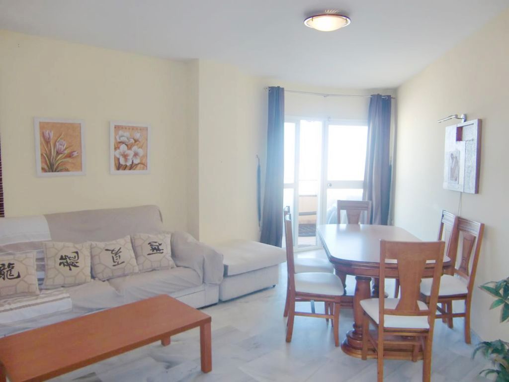 Sala d'estar de Apartament en venda en Manilva amb Terrassa