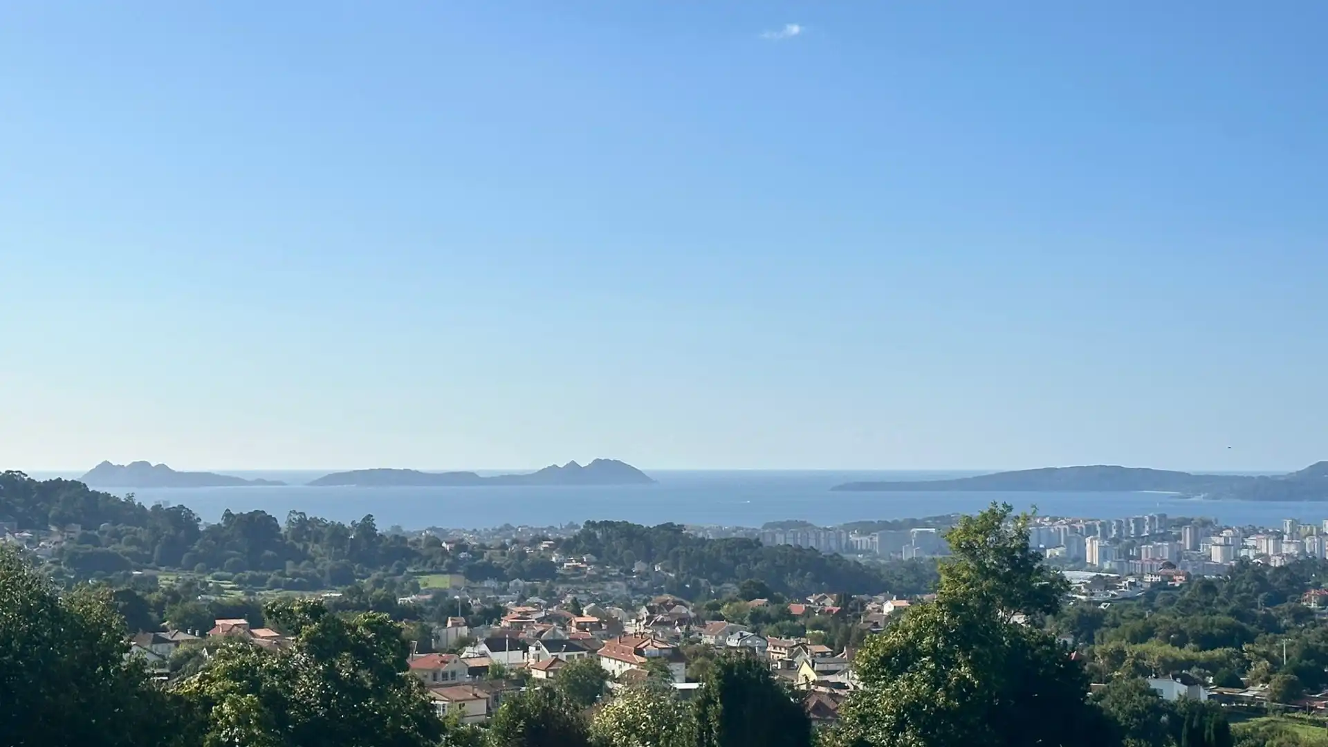 Vista exterior de Casa o chalet en venta en Vigo  con Calefacción, Jardín privado y Parquet