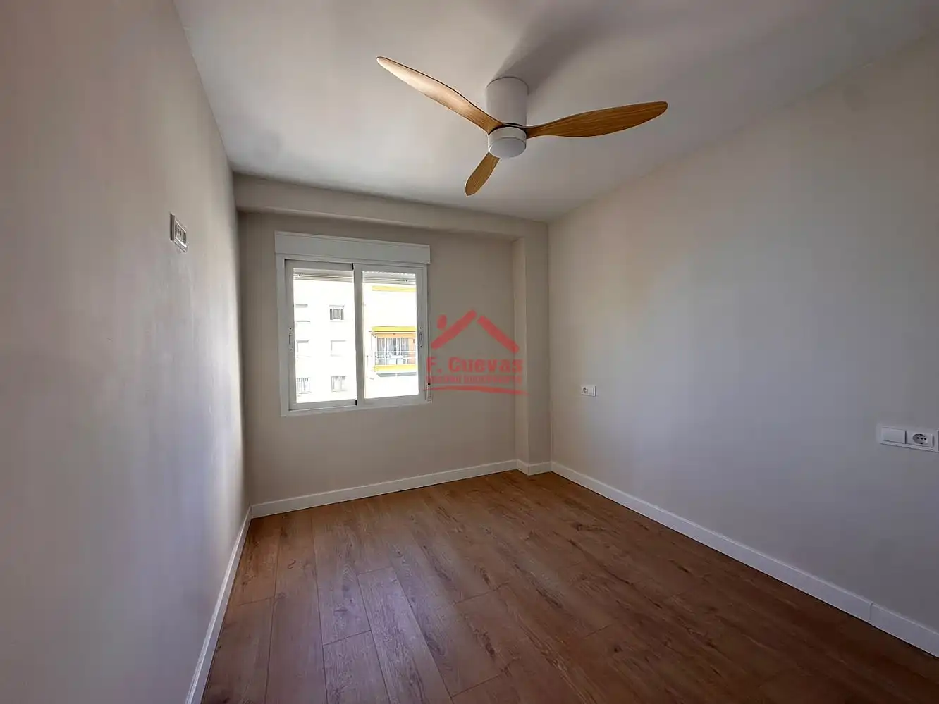 Dormitori de Apartament en venda en Algarrobo pueblo