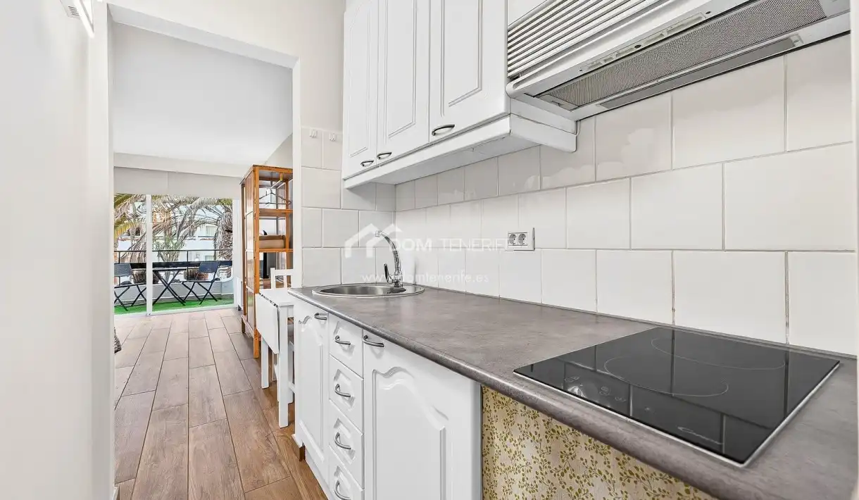 Küche von Wohnung zum Verkauf in Adeje mit Terrasse, Abstellraum und Schwimmbad