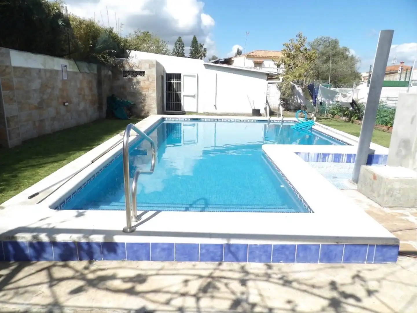 Swimming pool of Houses for sale in Algeciras  with Air Conditioner, Private garden and Storage room
