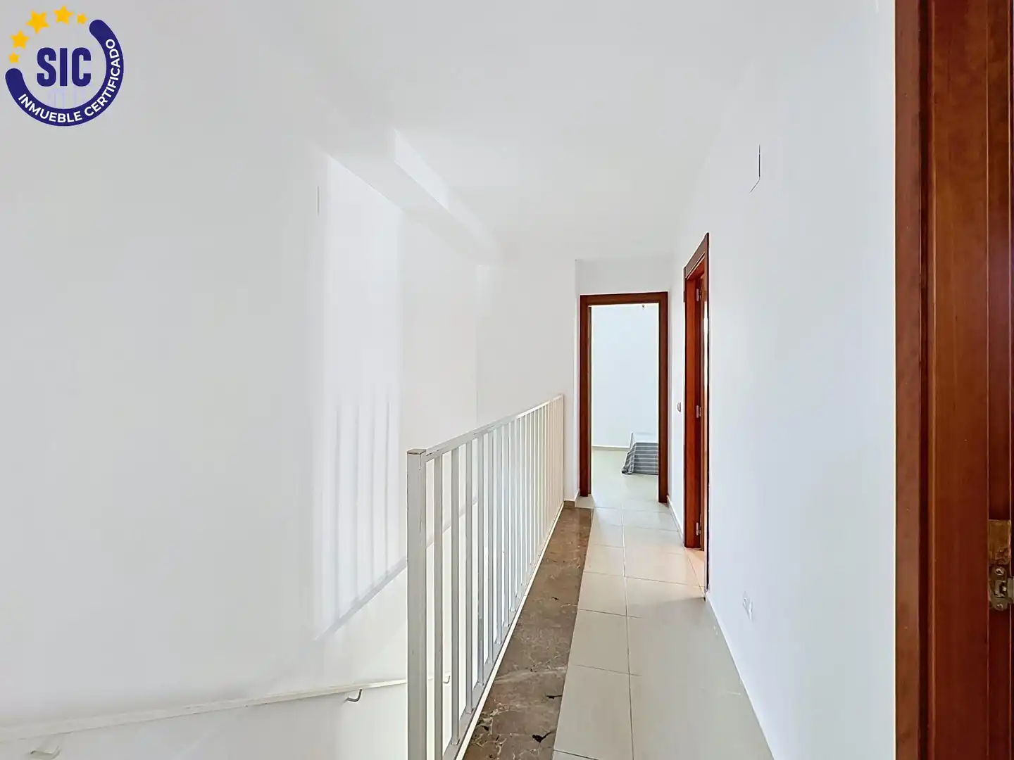 Casa adosada en venta en Serra con Jardín privado, Terraza y Piscina comunitaria