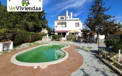 Jardí de Casa o xalet en venda en Esparreguera amb Aire condicionat, Terrassa i Piscina