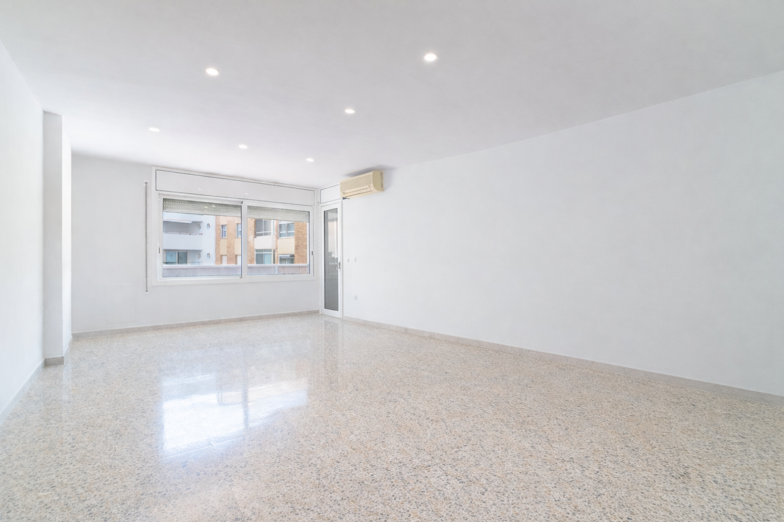 Vista exterior de Piso en venta en Reus con Aire acondicionado, Calefacción y Terraza