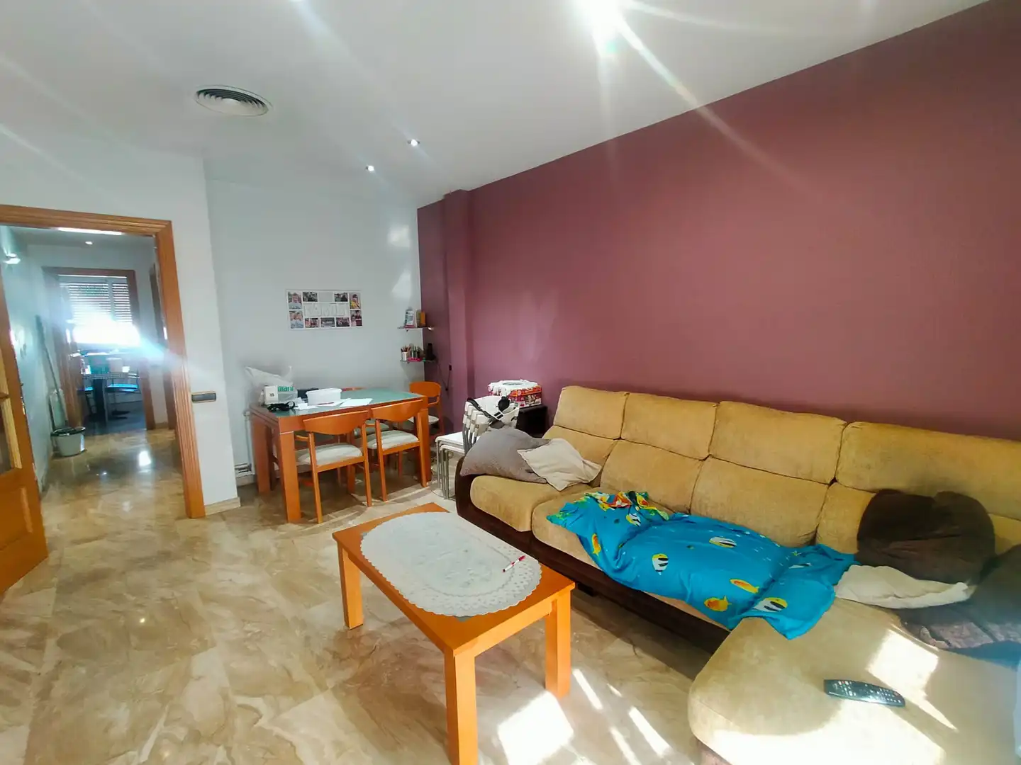 Wohnzimmer von Einfamilien-Reihenhaus zum Verkauf in Sabadell mit Klimaanlage, Heizung und Terrasse