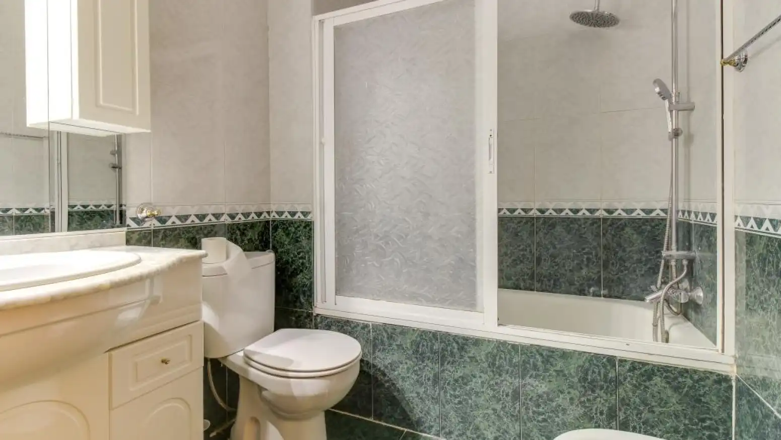 Baño de Casa o chalet en venta en Cabrerizos con Calefacción, Jardín privado y Parquet