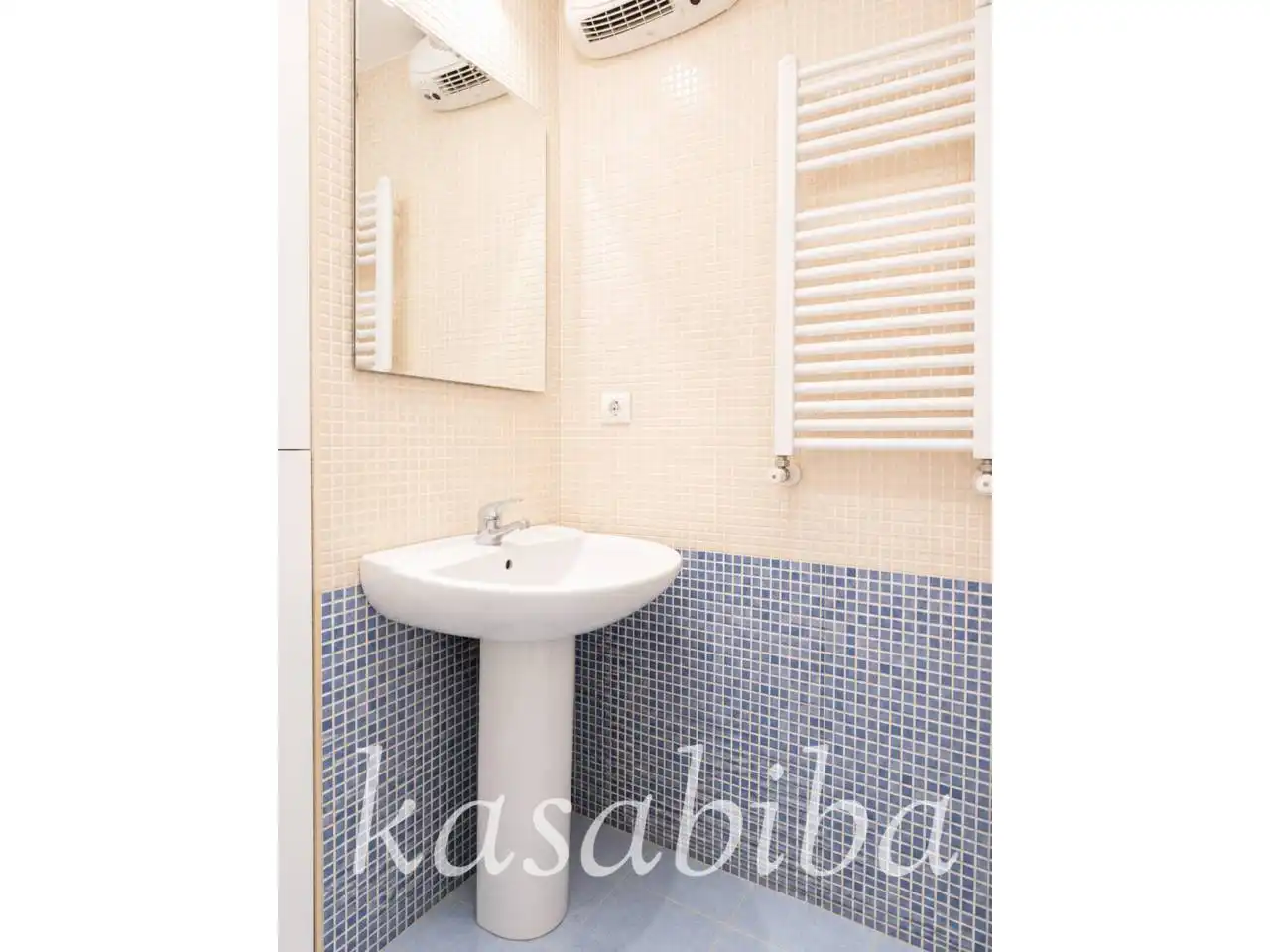 Bathroom of Flat for sale in Manises  with Air Conditioner and Heating